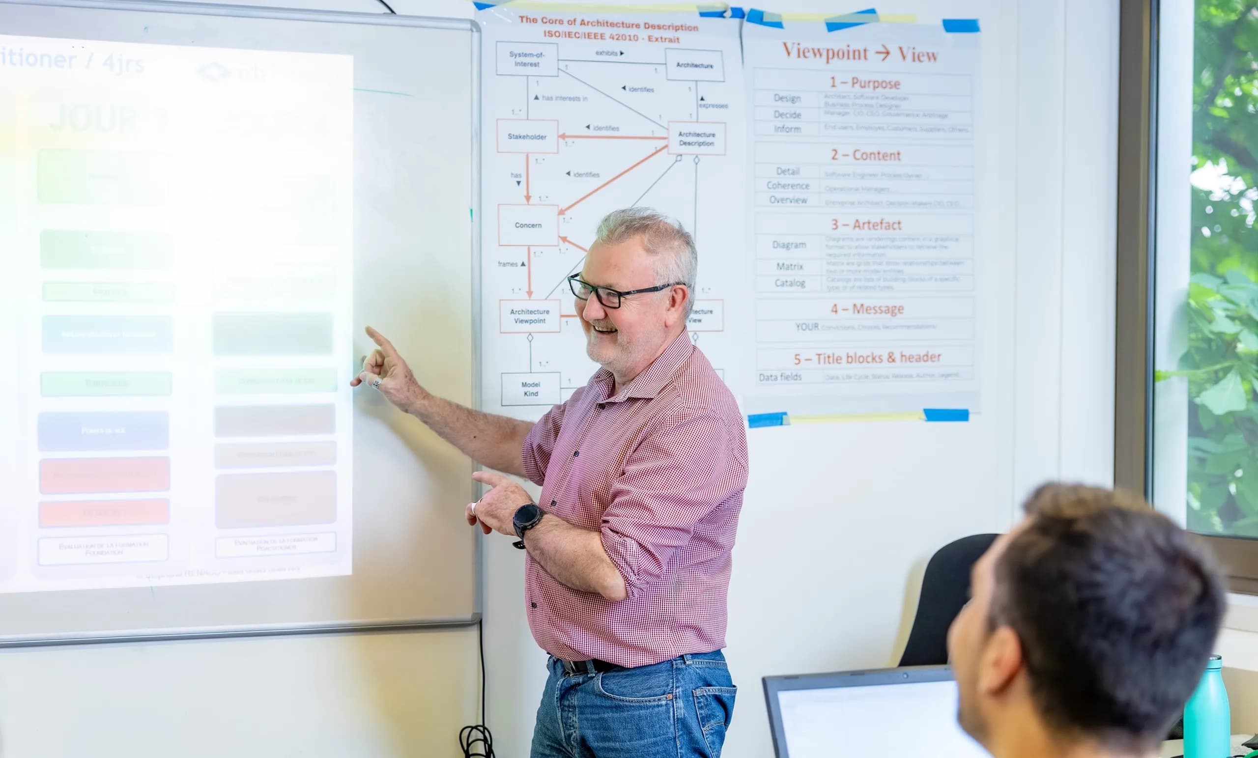 Formateur en salle de cours chez PLB